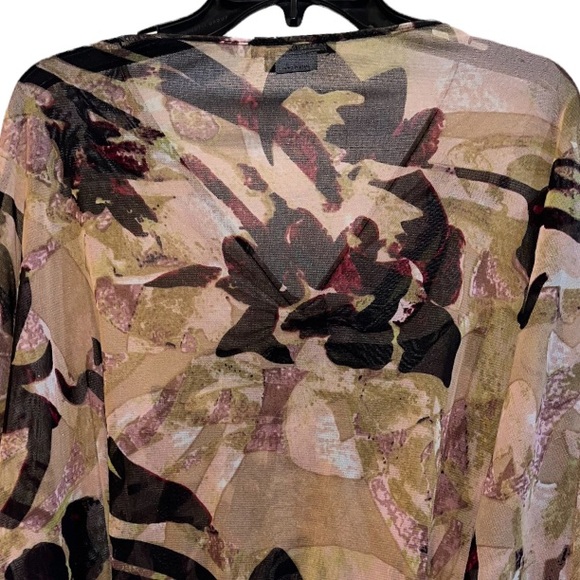 NWOT BCBGMAXAZRIA Sheer Black and Cream Print Oversized Flowy Top Size Small - Picture 5 of 12